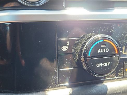 Used 2023 Nissan Pathfinder SL FWD image 18