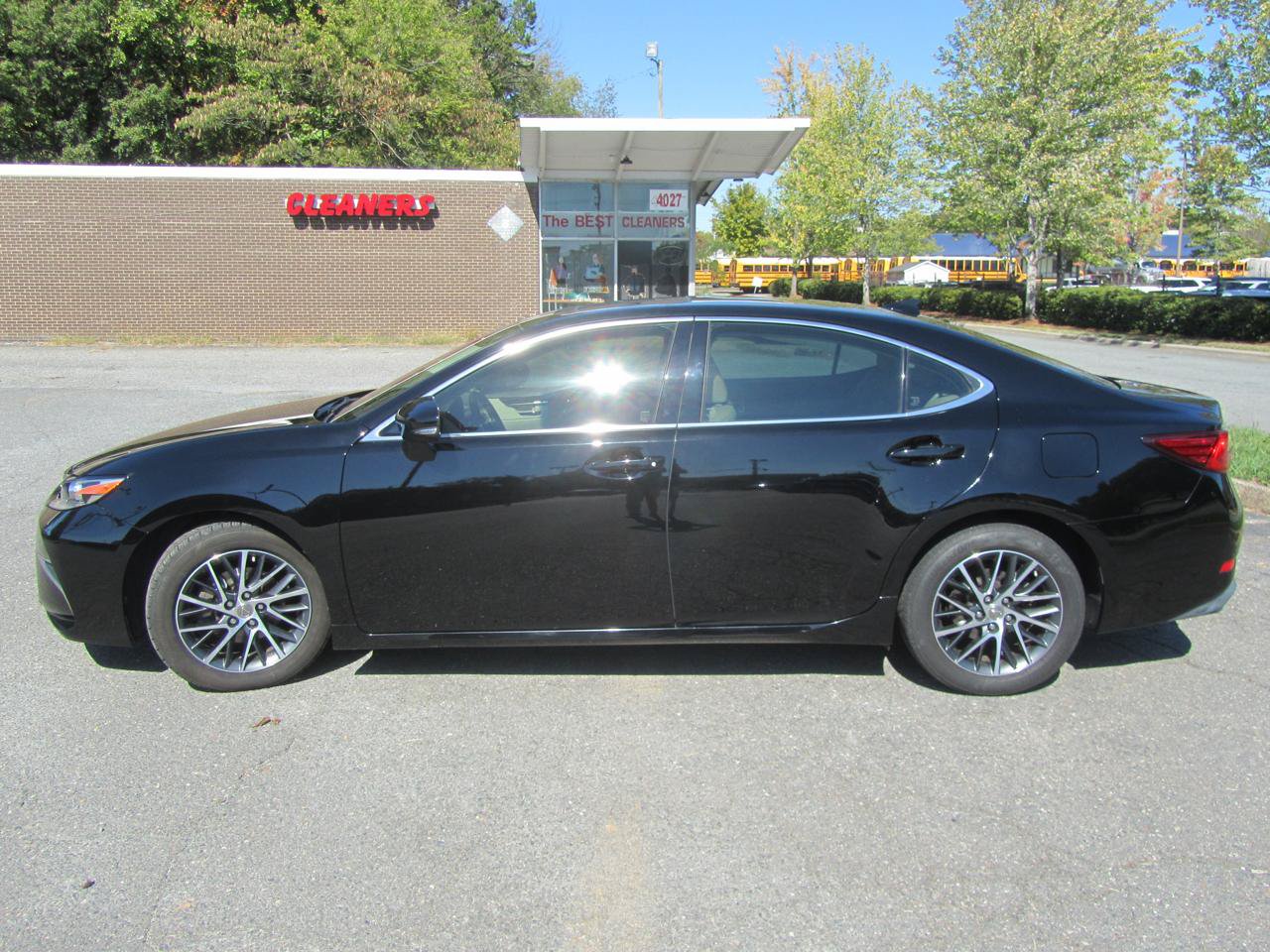 Used 2016 Lexus ES 350 w/ Luxury Package w/Wood Trim FWD image 7