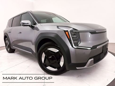 Used 2024 Kia EV9 Light Long Range RWD image 1