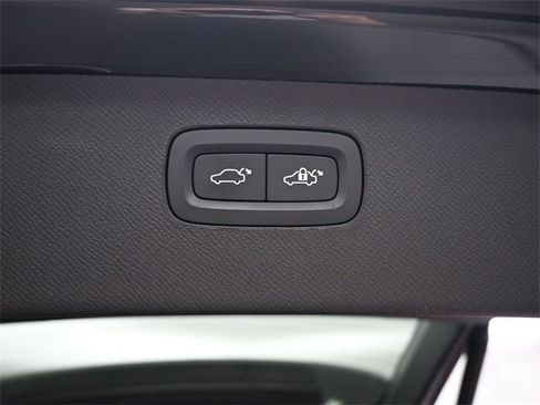 Used 2024 Volvo XC90 T8 Ultimate w/ Lounge Package image 33