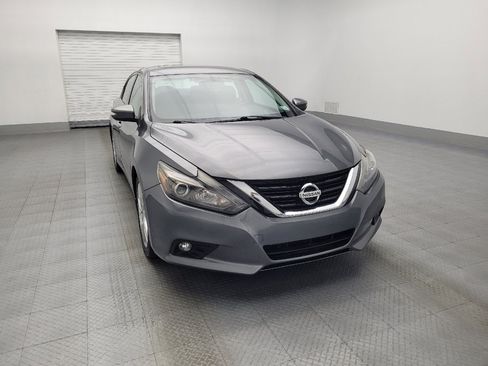 Used 2017 Nissan Altima 3.5 SL w/ 3.5SL Technology Package image 14