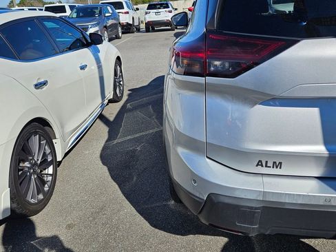 Used 2024 Nissan Rogue S image 7