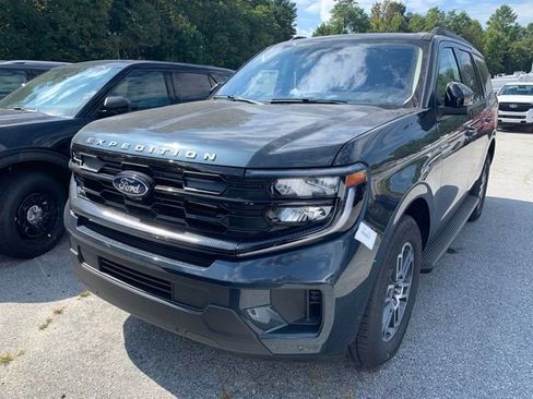New 2025 Ford Expedition Active image 9