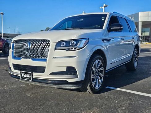 Used 2024 Lincoln Navigator Reserve image 2