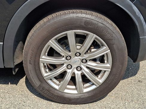 Used 2023 Cadillac XT4 Premium Luxury w/ Cold Weather Package AWD/4WD image 7