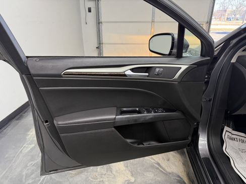 Used 2014 Ford Fusion SE w/ Equipment Group 202A image 10