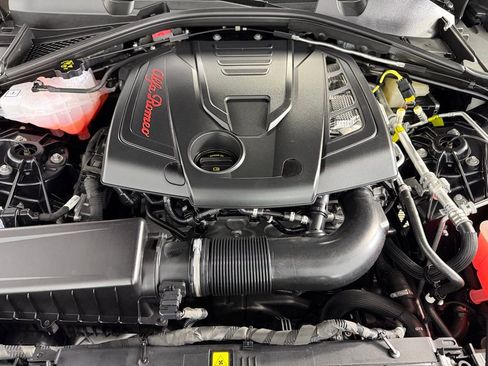 Used 2025 Alfa Romeo Giulia AWD image 35