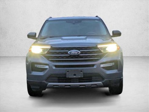 Used 2021 Ford Explorer XLT w/ Equipment Group 202A image 2