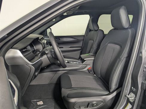 New 2025 Jeep Grand Cherokee Laredo w/ Luxury Tech Group I image 12