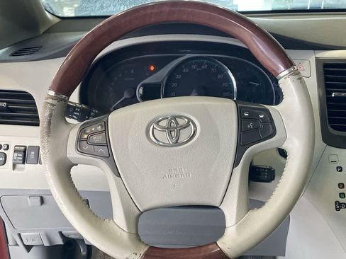 Used 2014 Toyota Sienna Limited AWD/4WD image 16