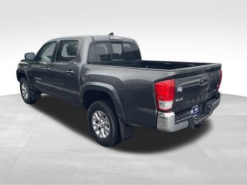Used 2017 Toyota Tacoma SR5 w/ Tow Package AWD/4WD image 5