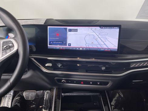 Used 2025 BMW X7 M60i image 19