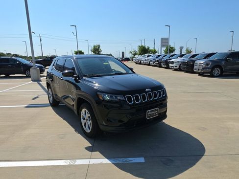 Used 2025 Jeep Compass Sport AWD/4WD image 7