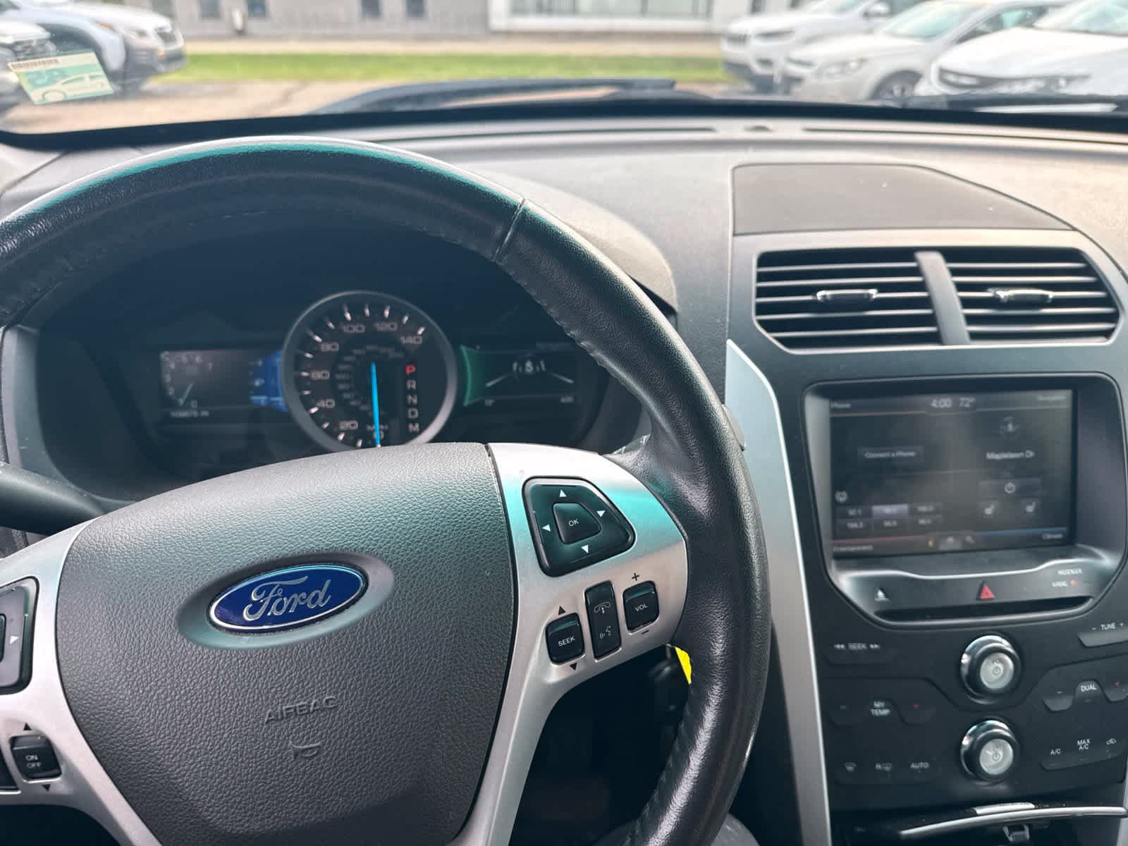 Used 2014 Ford Explorer XLT w/ Equipment Group 202A AWD/4WD image 19