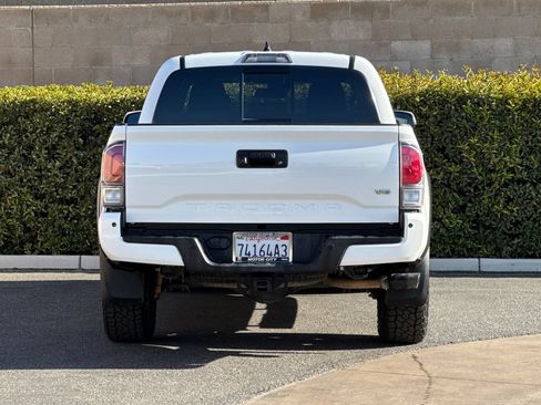Used 2020 Toyota Tacoma TRD Off-Road w/ Technology Package AWD/4WD image 5