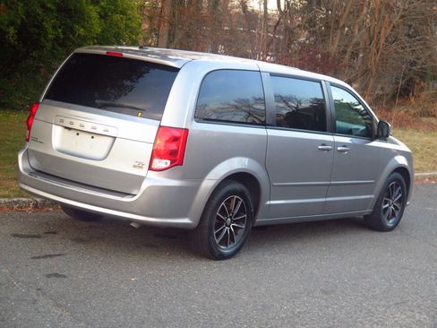 Used 2015 Dodge Grand Caravan R/T image 26