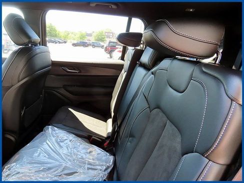 New 2025 Jeep Grand Cherokee L Altitude image 11