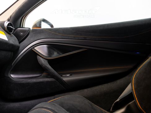 Used 2024 McLaren 750S Spider RWD image 37