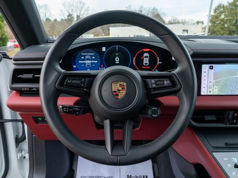 Certified 2025 Porsche Macan 4S Electric image 25