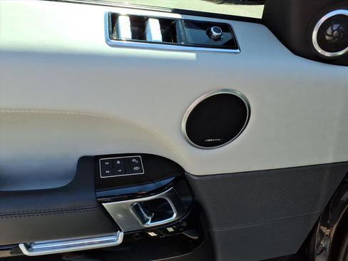 Used 2018 Land Rover Range Rover Sport SVR image 13