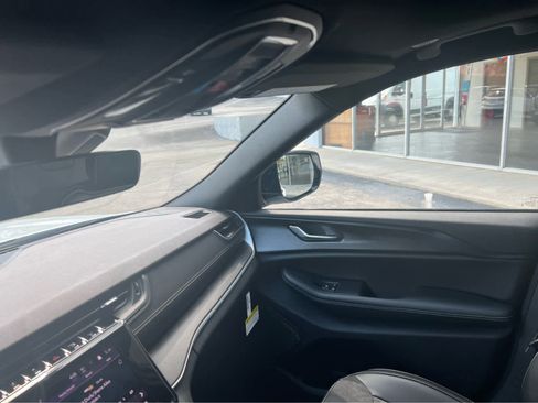 New 2025 Jeep Grand Cherokee L Altitude image 26