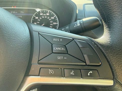 Used 2025 Nissan Altima 2.5 SV FWD image 14