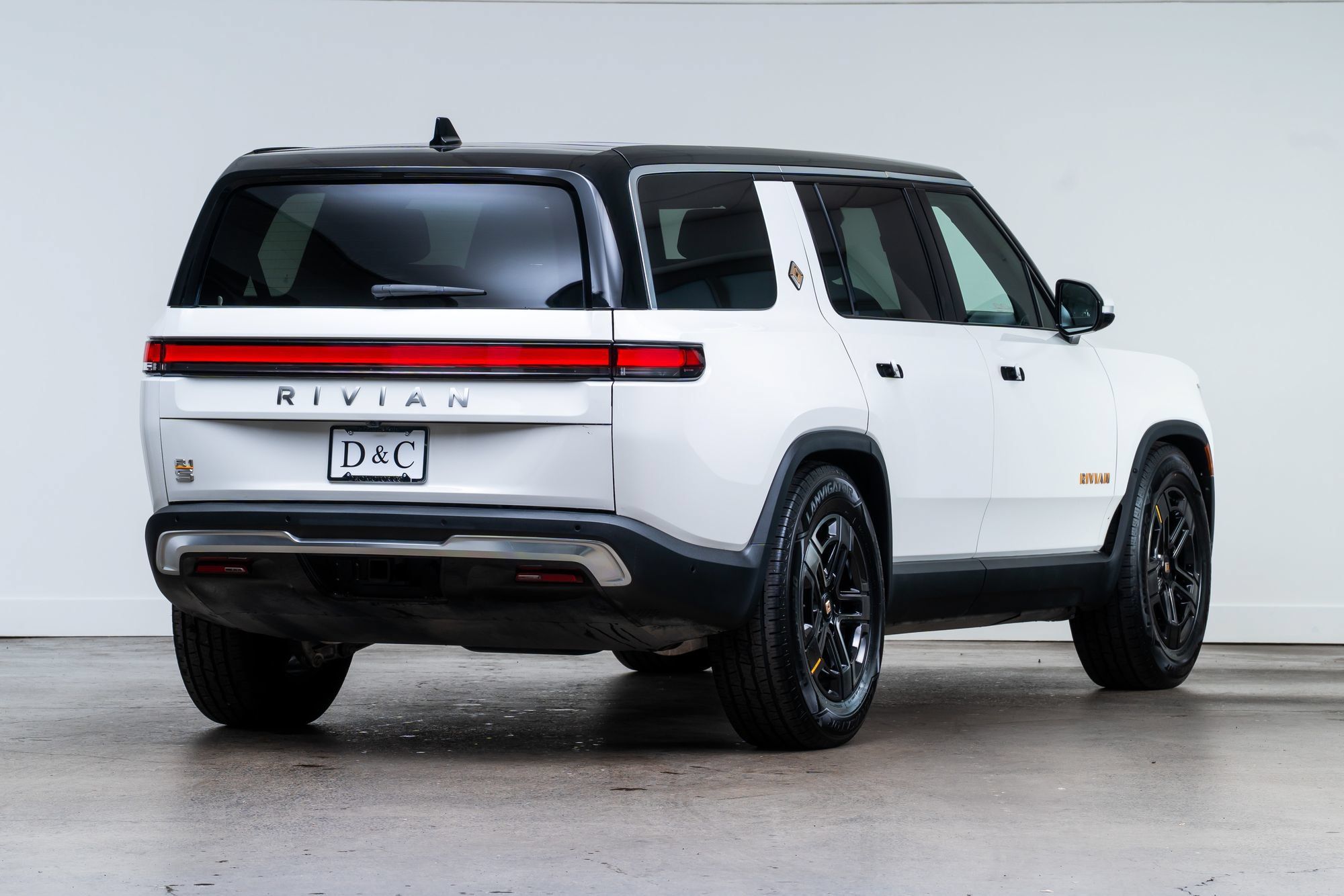 Used 2024 Rivian R1S Adventure Quad AWD/4WD image 5