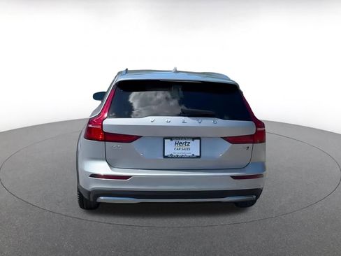 Used 2025 Volvo V60 B5 Cross Country Plus image 12