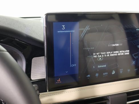 New 2026 Lincoln Corsair Premiere image 8