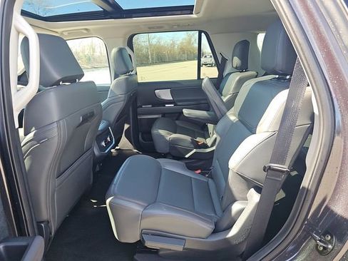 Used 2025 Ford Expedition Active image 3