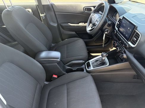 Used 2024 Hyundai Venue SE FWD image 10