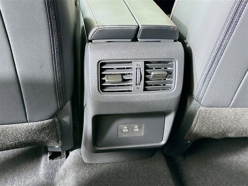 Certified 2025 Nissan Rogue SV image 28