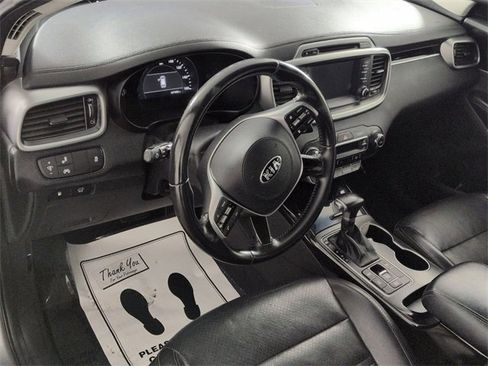 Used 2019 Kia Sorento EX image 11