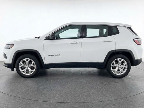 Used 2025 Jeep Compass Latitude AWD/4WD image 5
