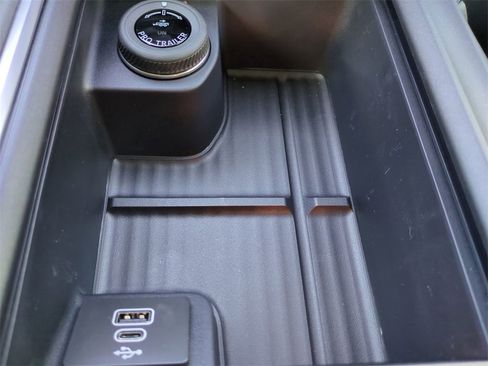 New 2025 Ford Expedition Active image 22