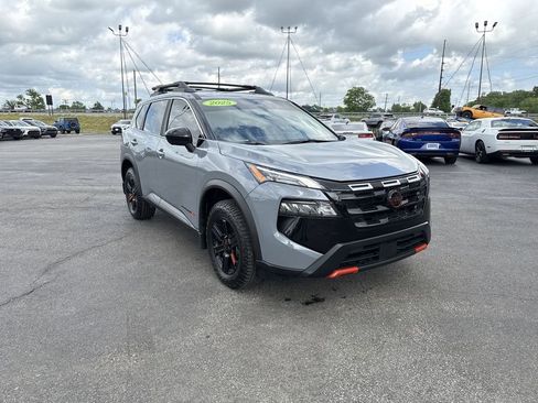 Used 2025 Nissan Rogue SV AWD/4WD image 15