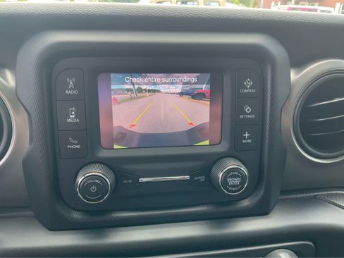 Used 2021 Jeep Gladiator Sport AWD/4WD image 15
