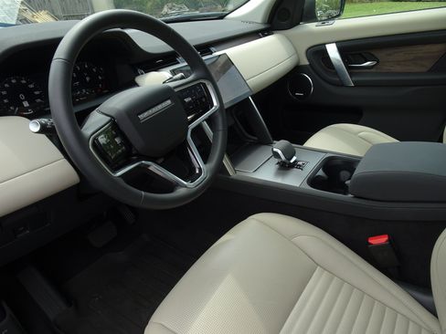 Certified 2025 Land Rover Discovery Sport S AWD/4WD image 17