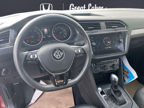 Used 2020 Volkswagen Tiguan SE w/ Panoramic Sunroof Package image 10