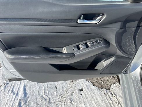 Used 2024 Nissan Altima 2.5 SV image 13