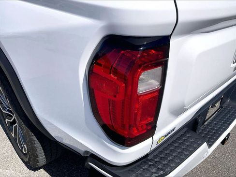 Used 2024 GMC Canyon Denali AWD/4WD image 32