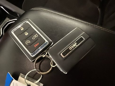 Used 2023 Jeep Grand Cherokee L Laredo AWD/4WD image 23