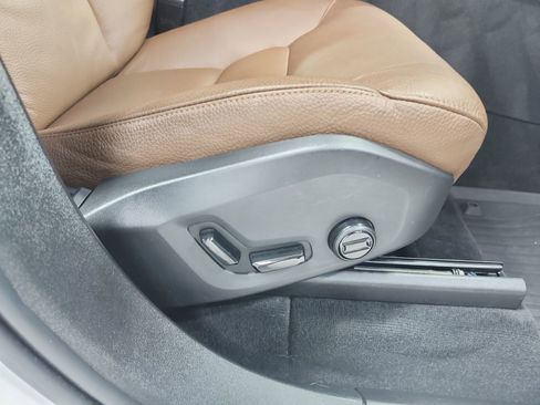 Used 2024 Volvo XC90 B5 Plus w/ Protection Package Premier image 44