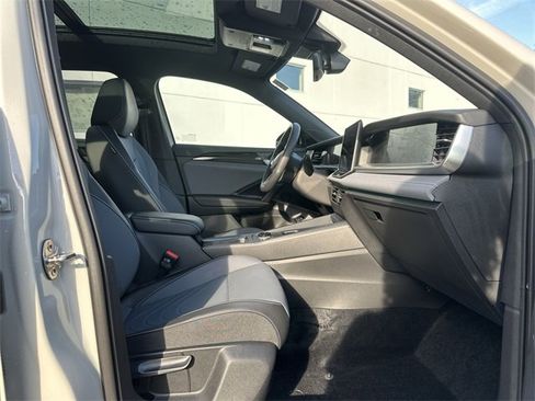 New 2025 Volkswagen Tiguan SE R-Line image 23