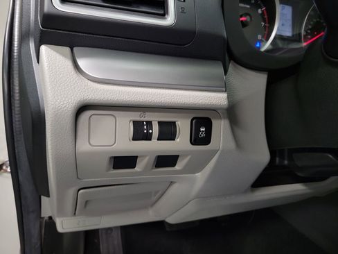 Used 2018 Subaru Forester 2.5i Premium w/ All-Weather Package image 23