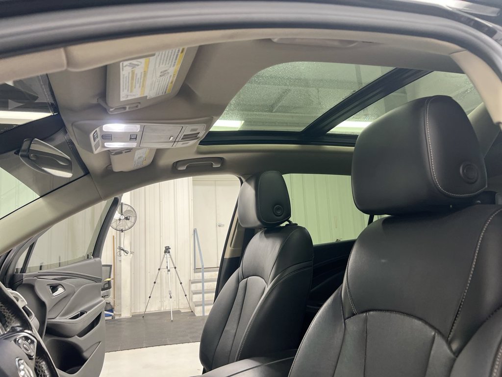 Used 2017 Buick Envision Essence FWD image 19