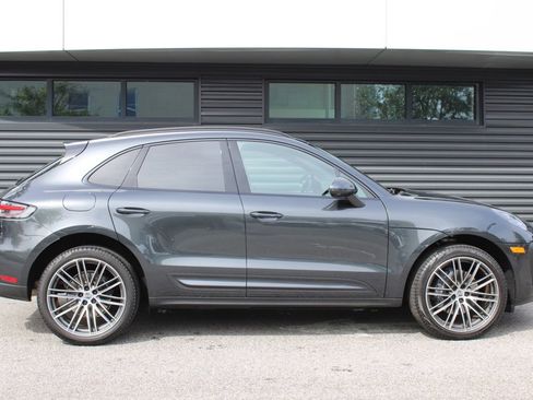 Certified 2025 Porsche Macan image 8