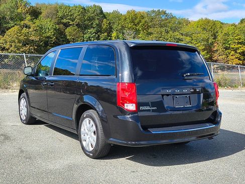 Used 2018 Dodge Grand Caravan SE w/ UConnect Hands-Free Group image 5