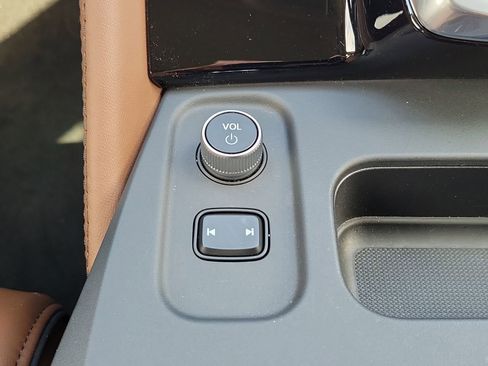 Used 2025 Acura MDX Advance Package image 22