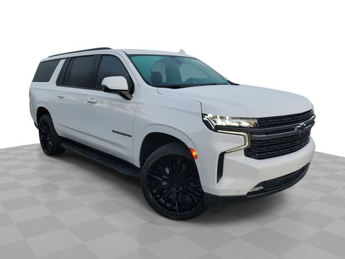 Used 2022 Chevrolet Suburban RST w/ Luxury Package image 34